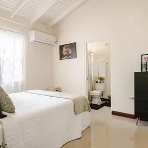 Bellarose At Colbeck ,gated With Pool, Stylishly Modern Holiday home Old Harbour